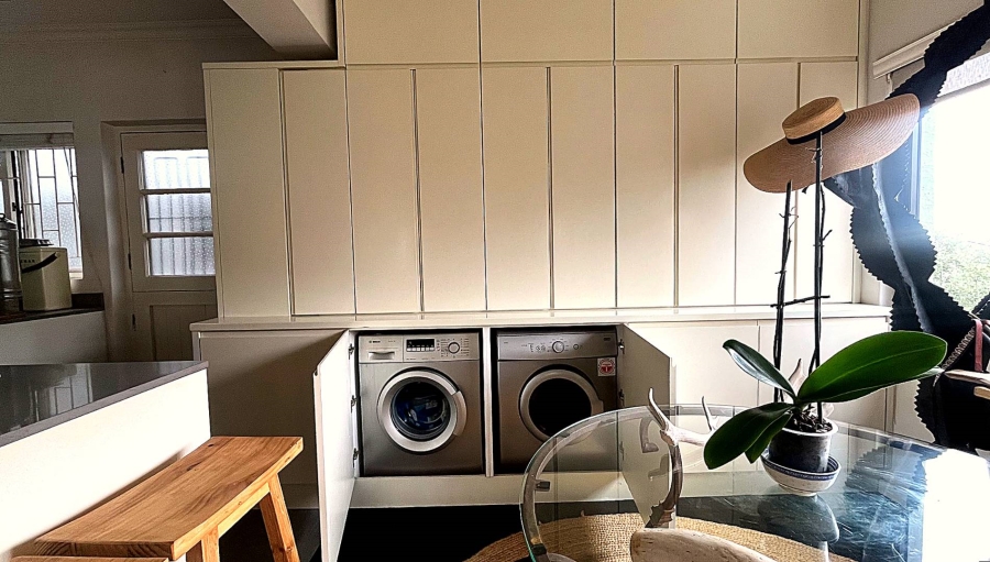 To Let 1 Bedroom Property for Rent in Bantry Bay Western Cape